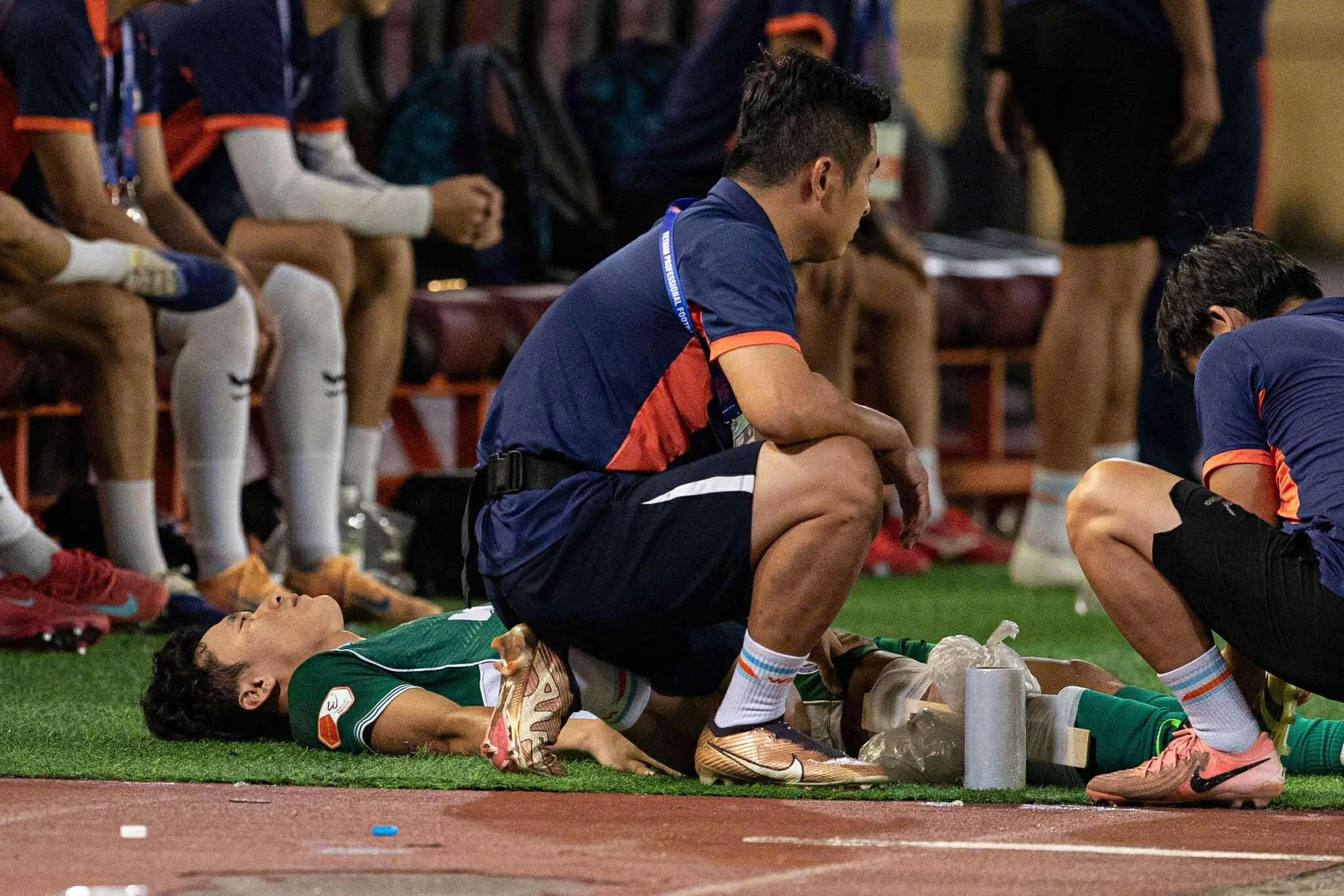 Bùi Tiến Dũng chấn thương nặng - Hình 1