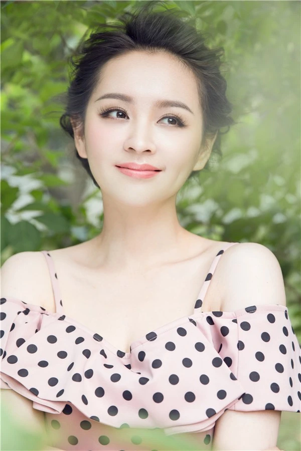 Nữ diễn viên ly thân với chồng CEO vì 6 con chó cưng - Hình 4