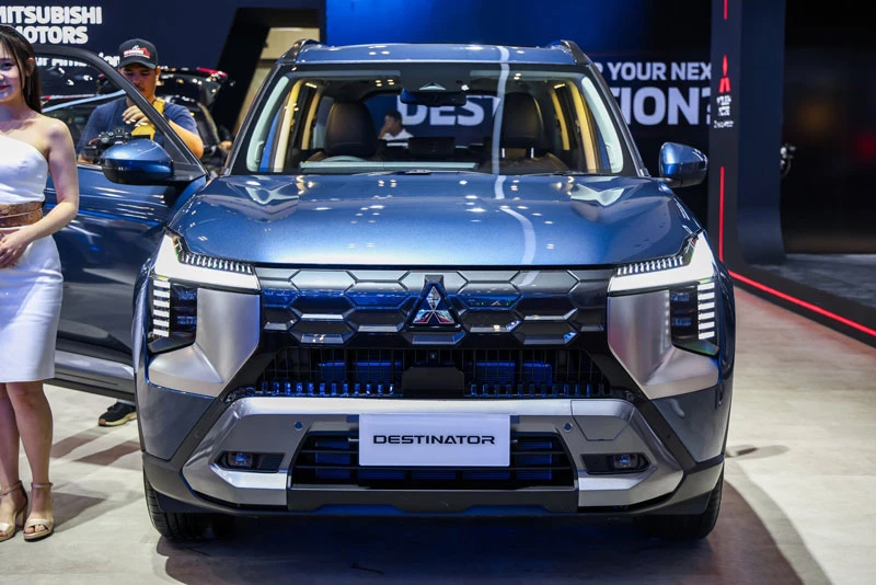 SUV 7 chỗ của Mitsubishi nhận đặt cọc tại Việt Nam, cạnh tranh với Mazda CX-5 - Hình 1