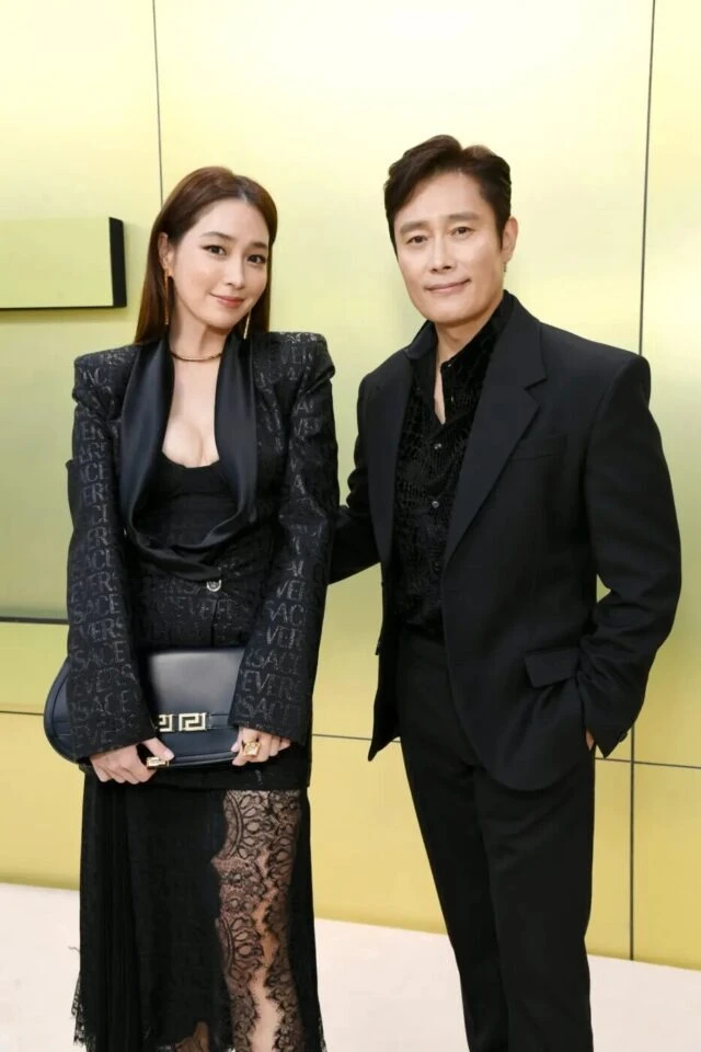 Bà xã Lee Byung Hun cầu xin chuyện ly hôn? - Hình 1