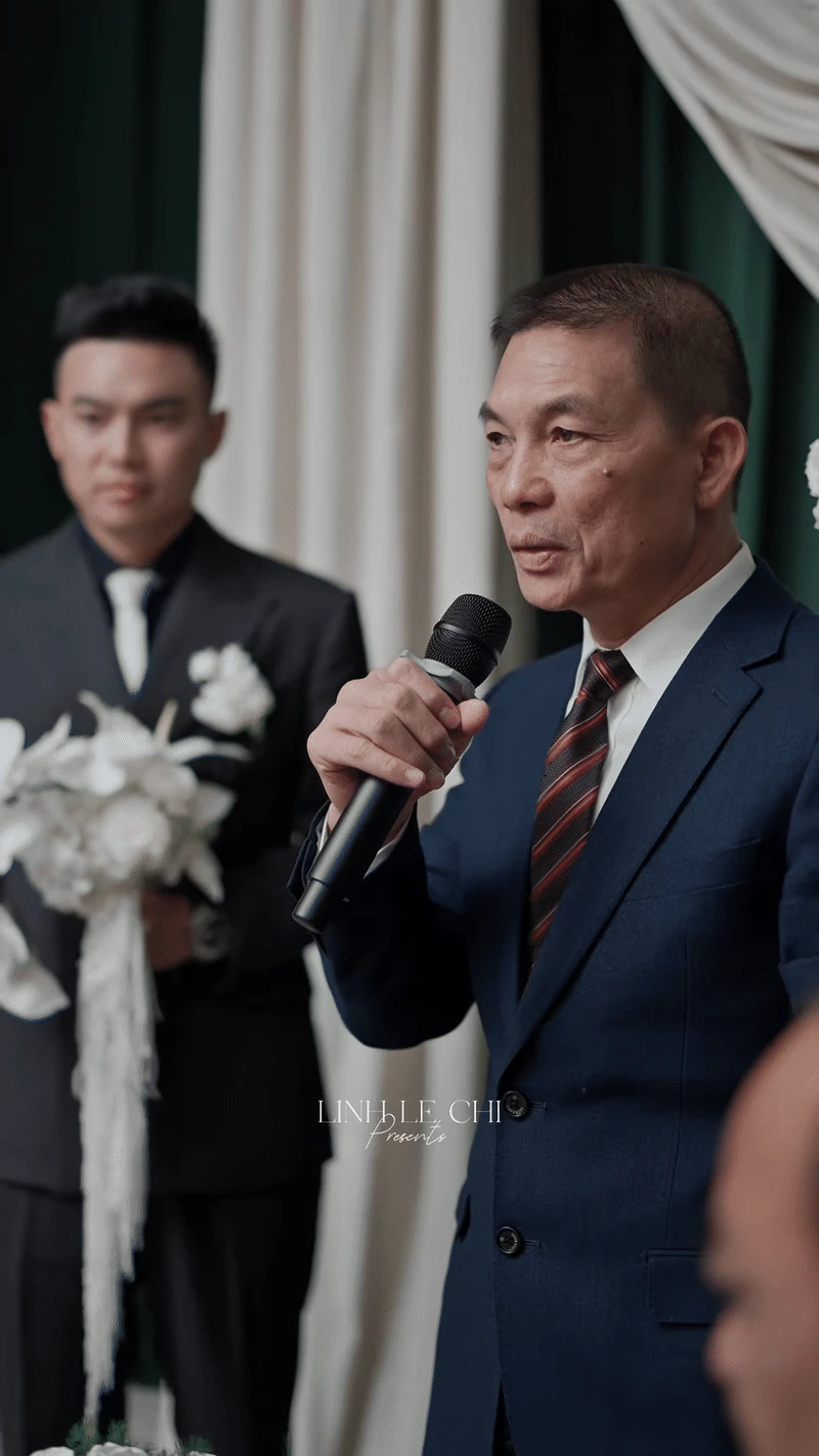 Chủ tịch tập đoàn Sơn Hải xin phép được đón con dâu, chồng Đỗ Hà đứng sau có biểu cảm thế này - Hình 1