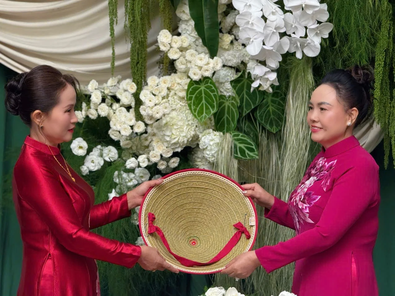 Đỗ Hà bật khóc nức nở ở lễ cưới, mẹ chồng mang vật lạ đi đón dâu, fan phát sốt! - Hình 5