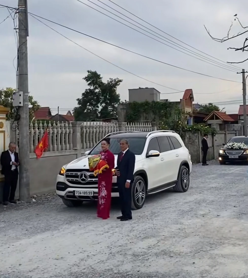 Đỗ Hà bật khóc nức nở ở lễ cưới, mẹ chồng mang vật lạ đi đón dâu, fan phát sốt! - Hình 4