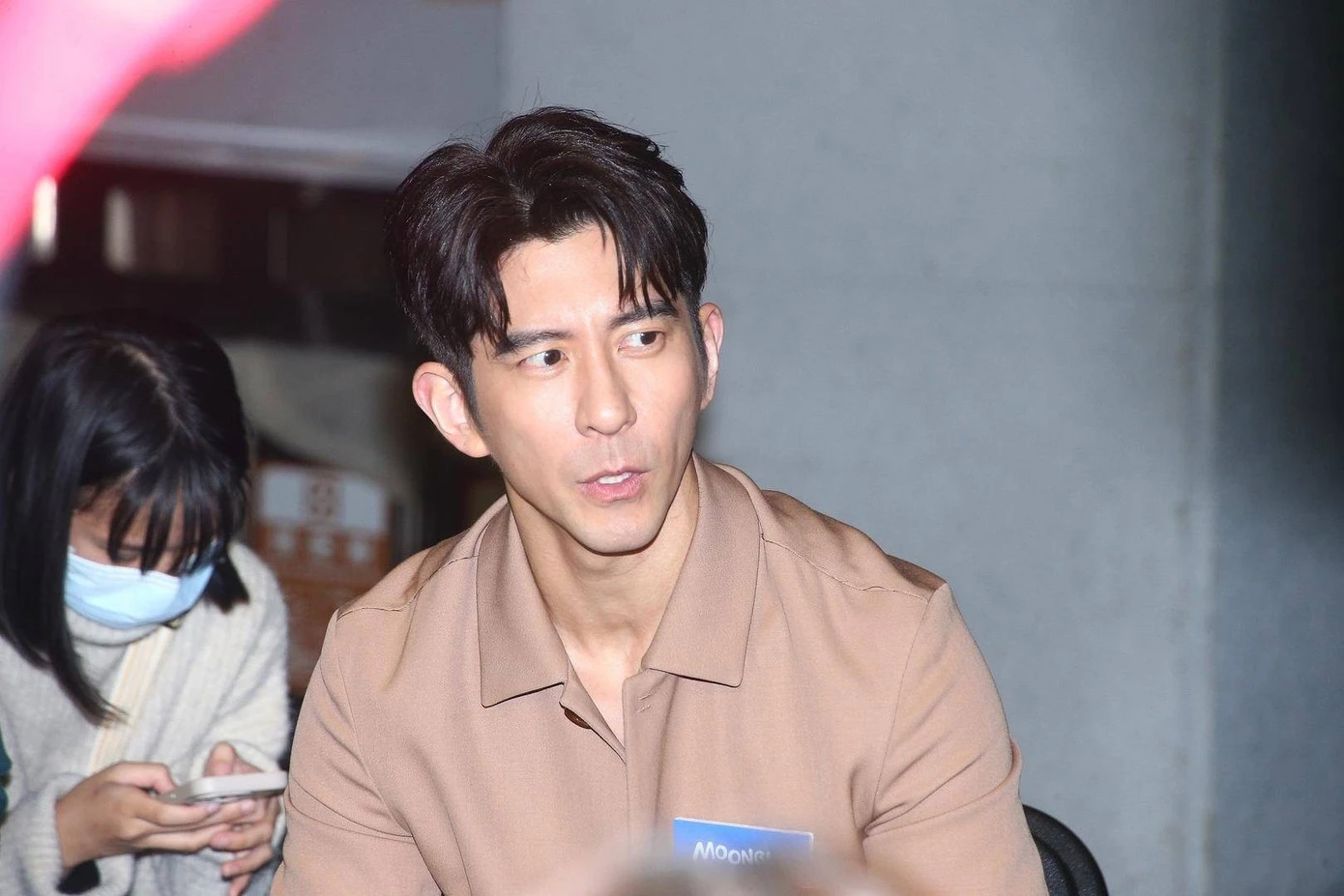 5 nghệ sĩ bị bắt xin lỗi - Hình 2