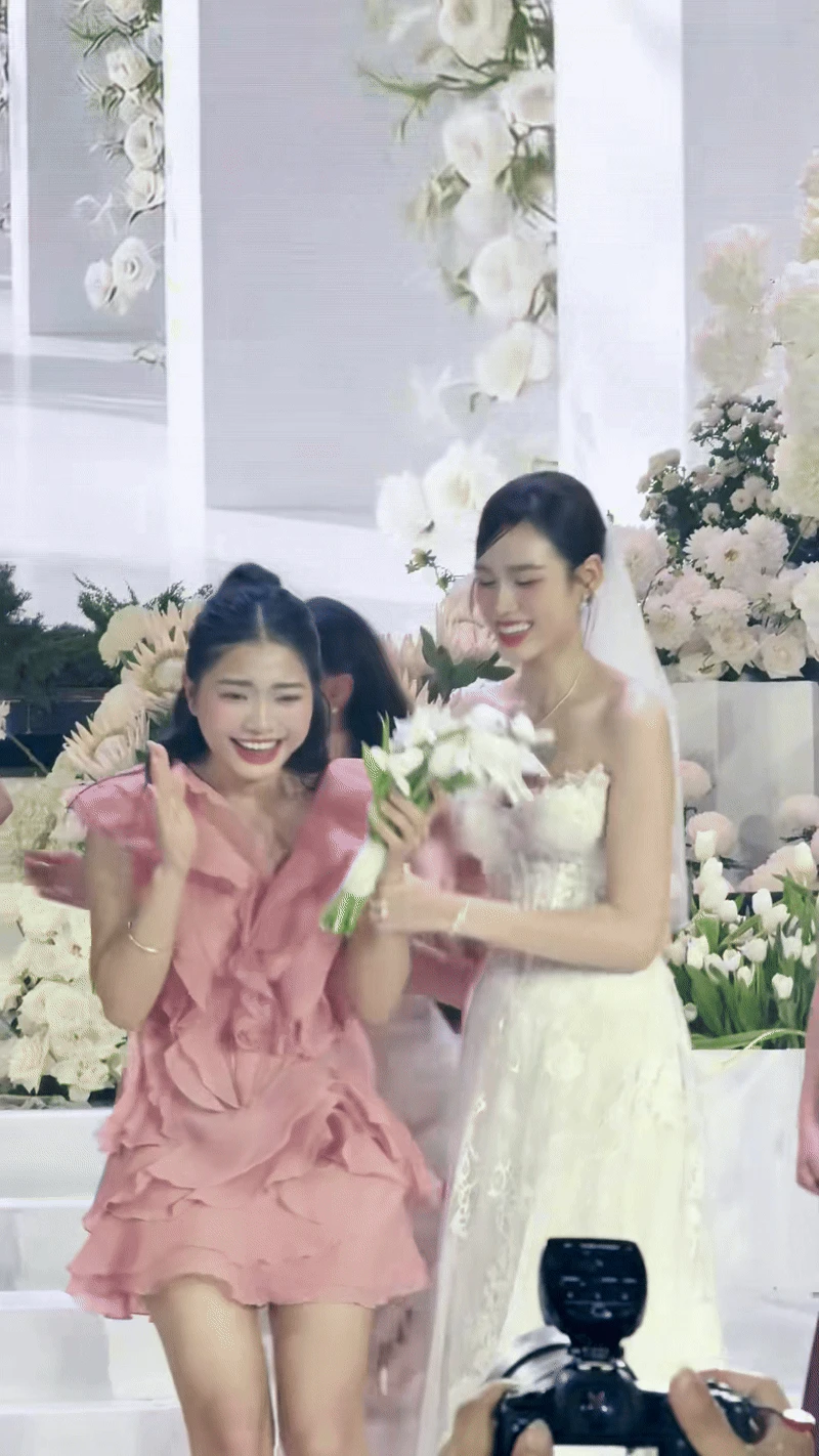 Cô gái bắt được hoa cưới của Đỗ Hà, choáng với thân thế không phải dạng vừa - Hình 3