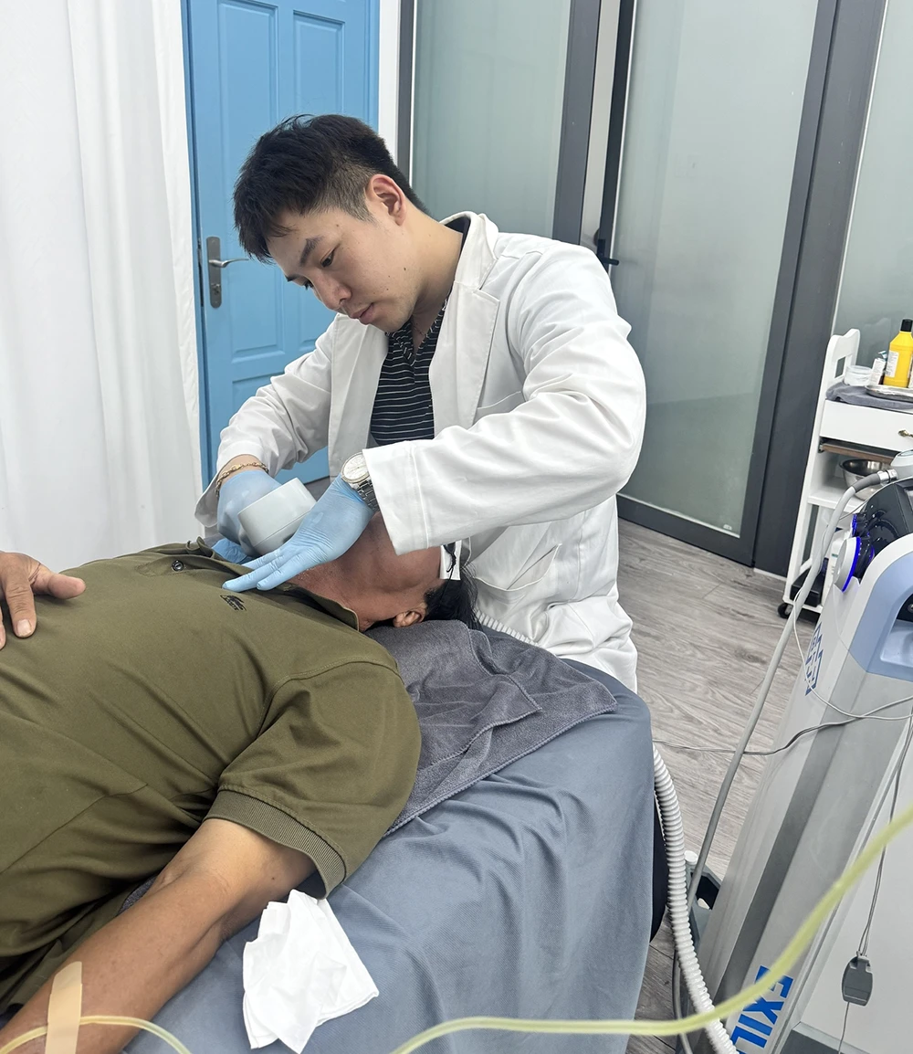 Bác sĩ giả lập phòng khám lụi ở TPHCM, chưa đầy nửa năm lừa hơn 17 tỷ đồng - Hình 3