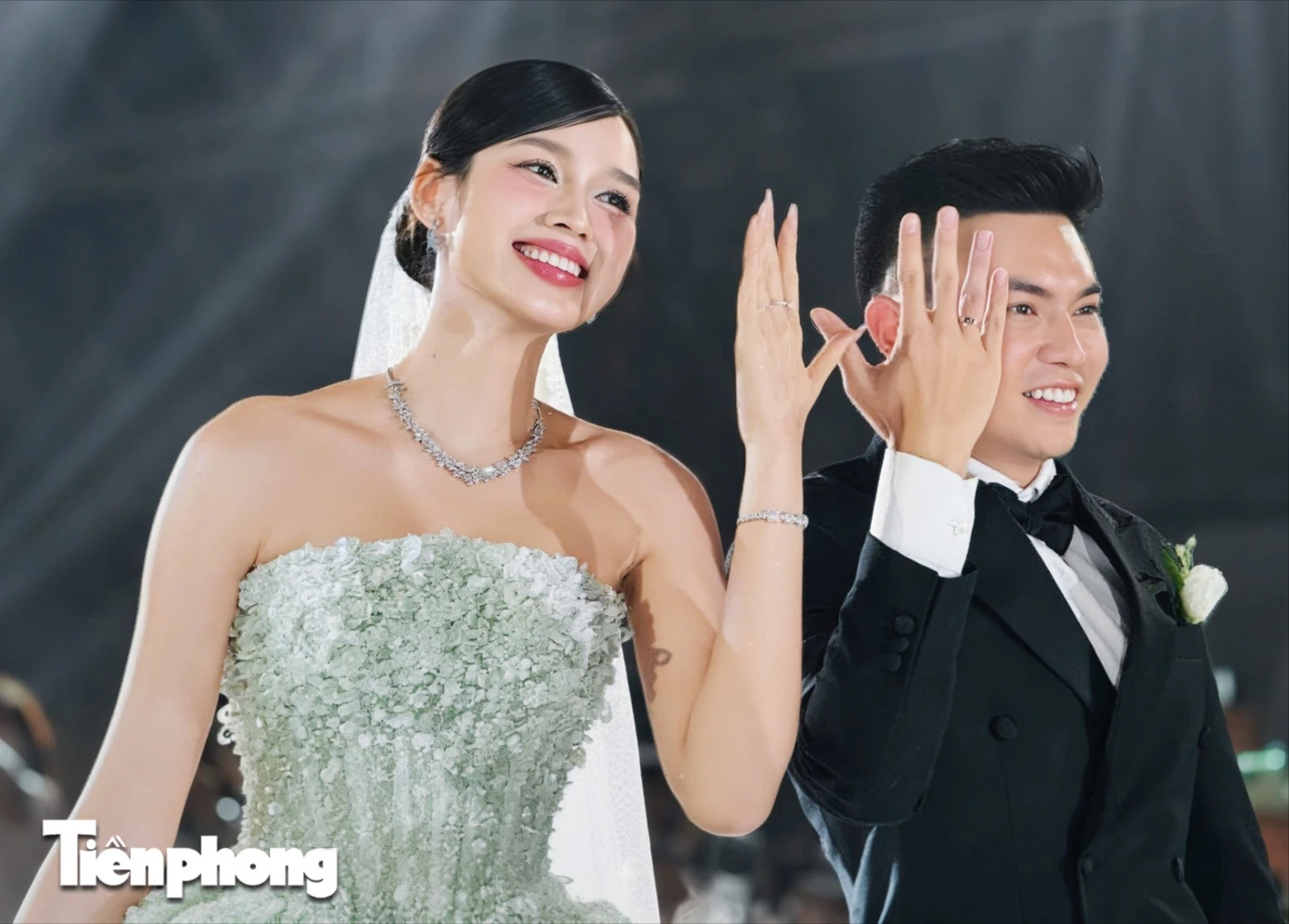 Lý do đám cưới Đỗ Thị Hà tạo cơn sốt mạng xã hội - Hình 1