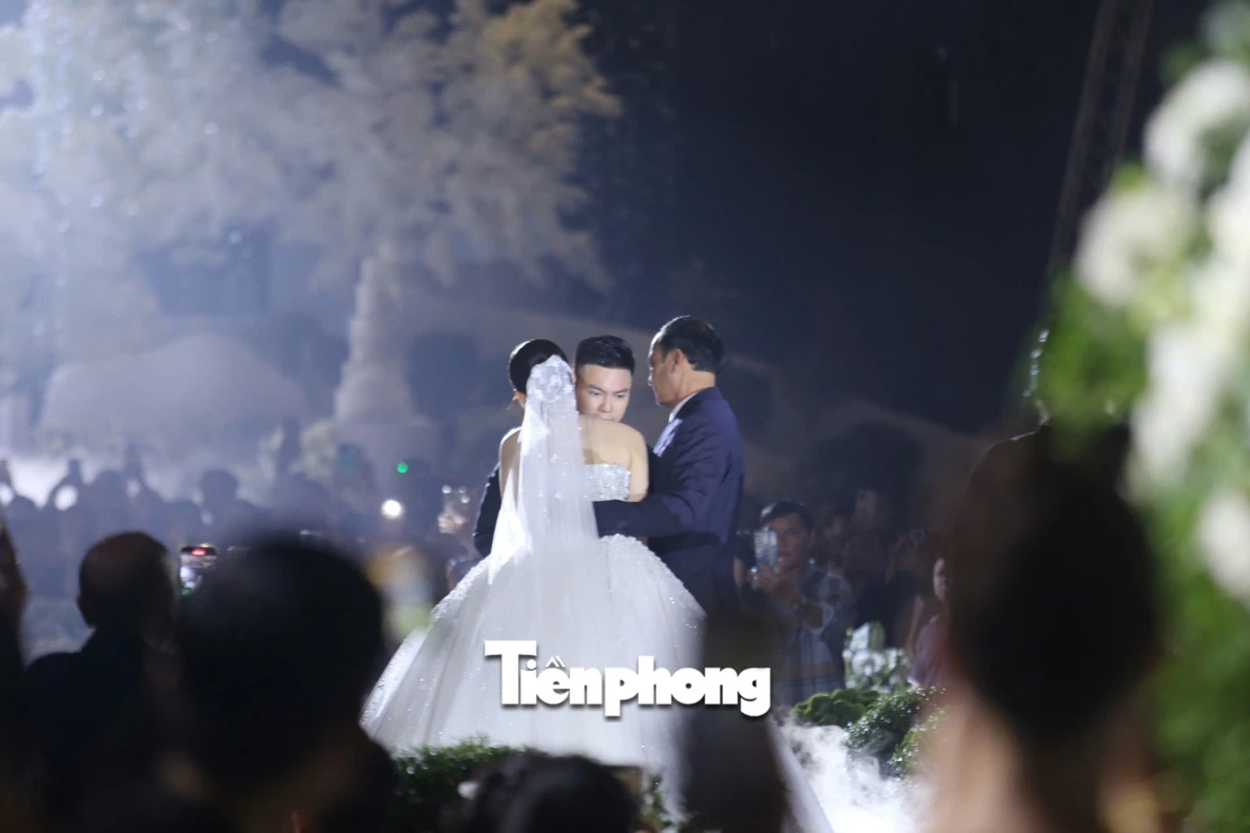 Lý do đám cưới Đỗ Thị Hà tạo cơn sốt mạng xã hội - Hình 6