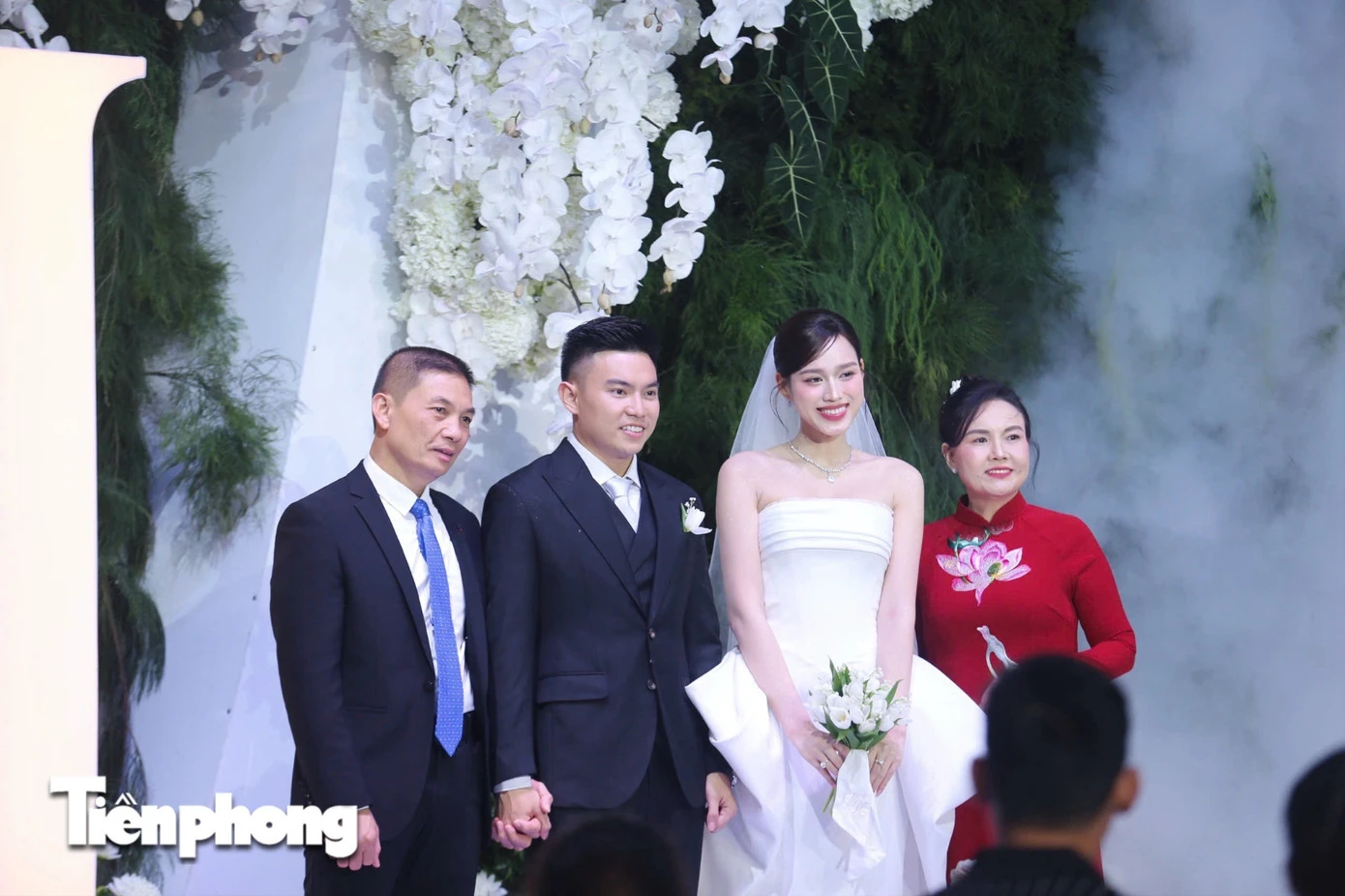 Lý do đám cưới Đỗ Thị Hà tạo cơn sốt mạng xã hội - Hình 5