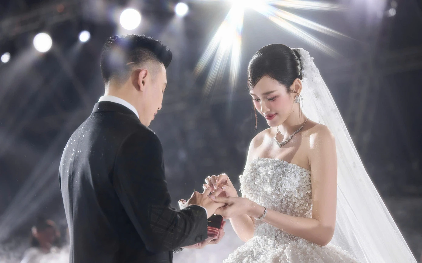 Lý do đám cưới Đỗ Thị Hà tạo cơn sốt mạng xã hội - Hình 8