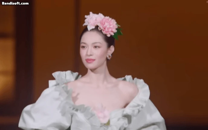 Tất cả họa sĩ trên đời đều muốn đưa mỹ nhân này vào tranh: Vẻ đẹp đáng giá ngàn vàng, đóa hoa độc lạ nhất showbiz - Hình 6