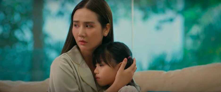 Cách em 1 milimet - Tập 16: Ngân tủi thân và tự ái khi Viễn nói những lời cay đắng - Hình 18