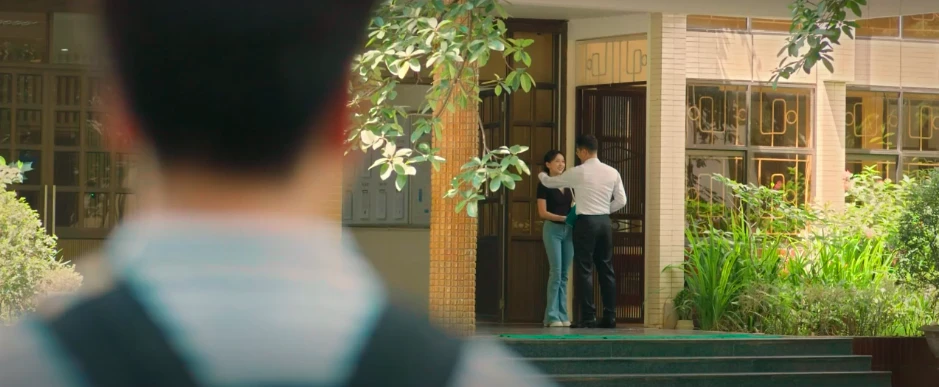 Cách em 1 milimet - Tập 16: Ngân tủi thân và tự ái khi Viễn nói những lời cay đắng - Hình 4