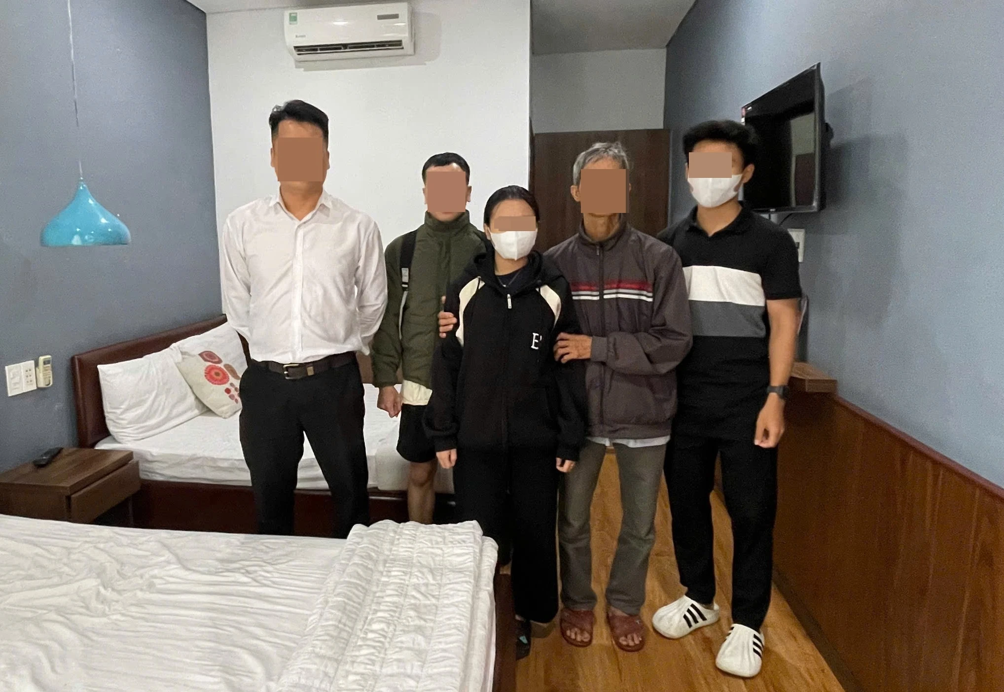 Cảnh sát giải cứu nữ sinh Đà Nẵng bị bắt cóc online tại khách sạn - Hình 1