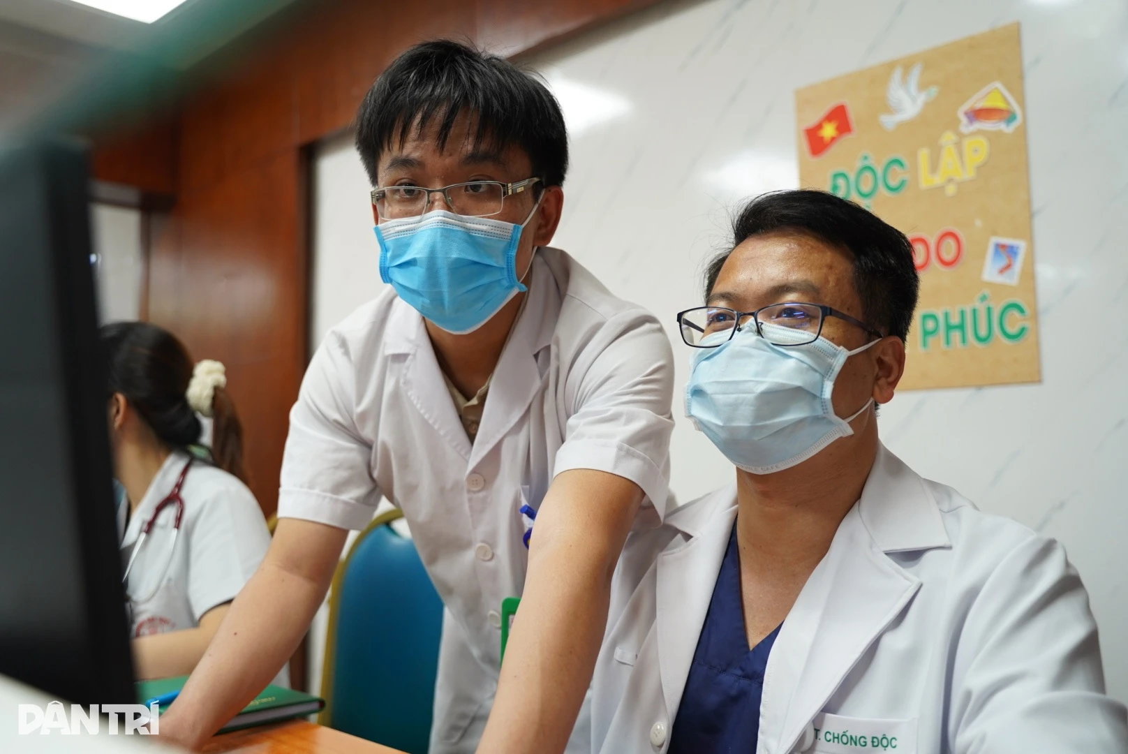 Đốt tiền vào bóng cười, vợ chồng 9X liệt chân, giảm trí nhớ - Hình 5