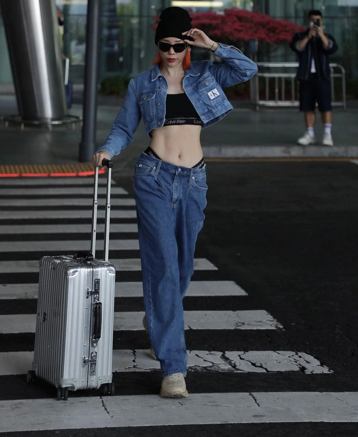 Mặc đẹp cho mọi dáng người với quần jeans cạp trễ - Hình 5