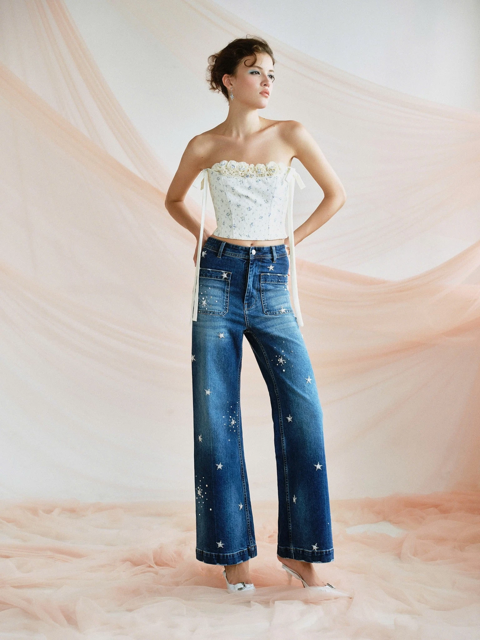 Quần jeans xanh vạn năng, bí quyết cho vẻ đẹp hoàn hảo năng động cả bốn mùa - Hình 9