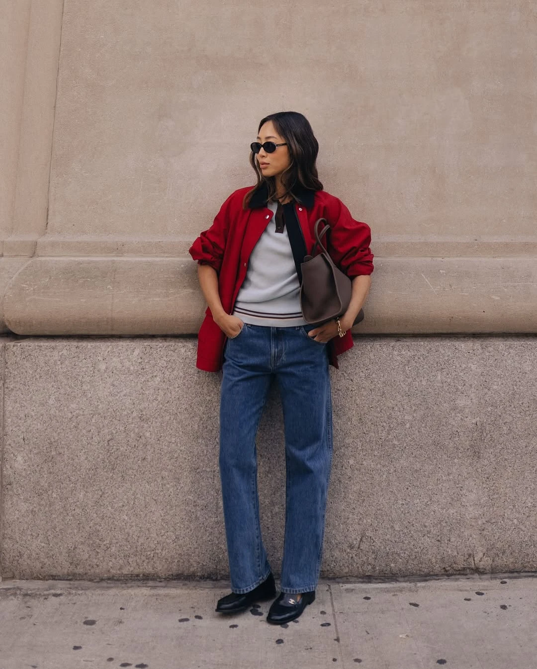 Quần jeans xanh vạn năng, bí quyết cho vẻ đẹp hoàn hảo năng động cả bốn mùa - Hình 1