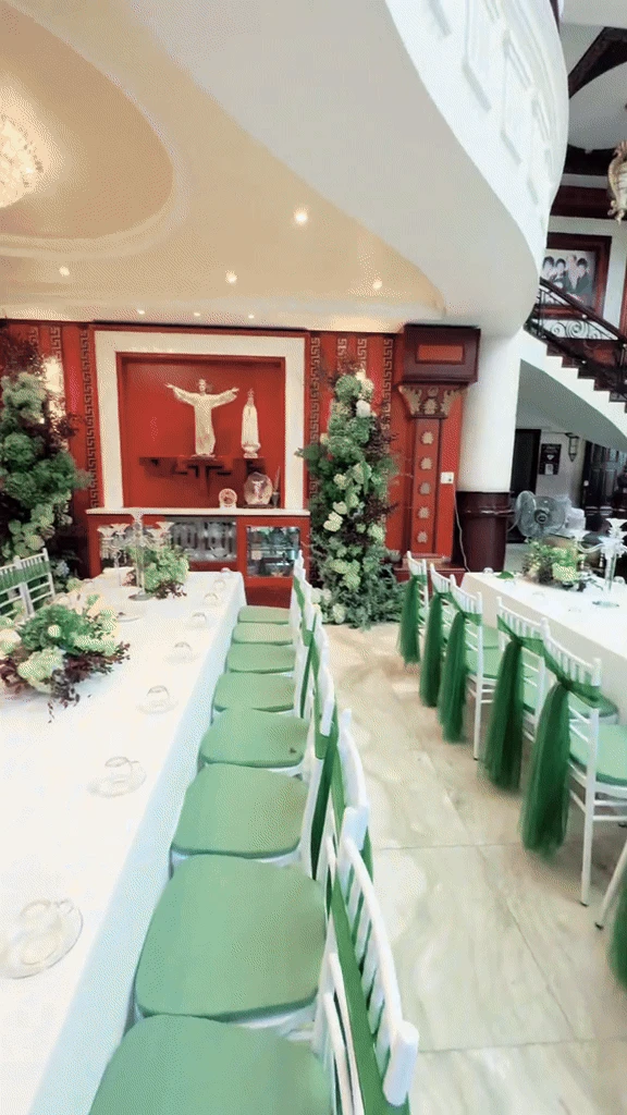 Tổng tài Colline Dalat lấy vợ: Cổng cưới cao 5m, 50.000 bông hồng và cẩm tú cầu nhập, cổ tích còn thấy rén - Hình 8