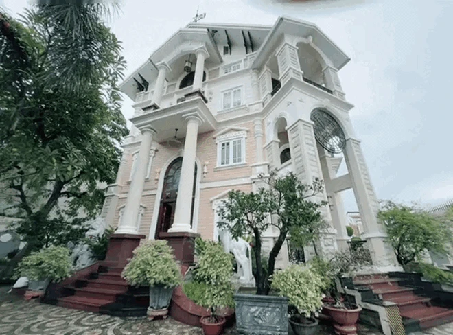 Tổng tài Colline Dalat lấy vợ: Cổng cưới cao 5m, 50.000 bông hồng và cẩm tú cầu nhập, cổ tích còn thấy rén - Hình 2