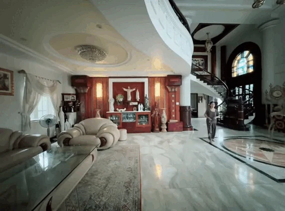 Tổng tài Colline Dalat lấy vợ: Cổng cưới cao 5m, 50.000 bông hồng và cẩm tú cầu nhập, cổ tích còn thấy rén - Hình 10