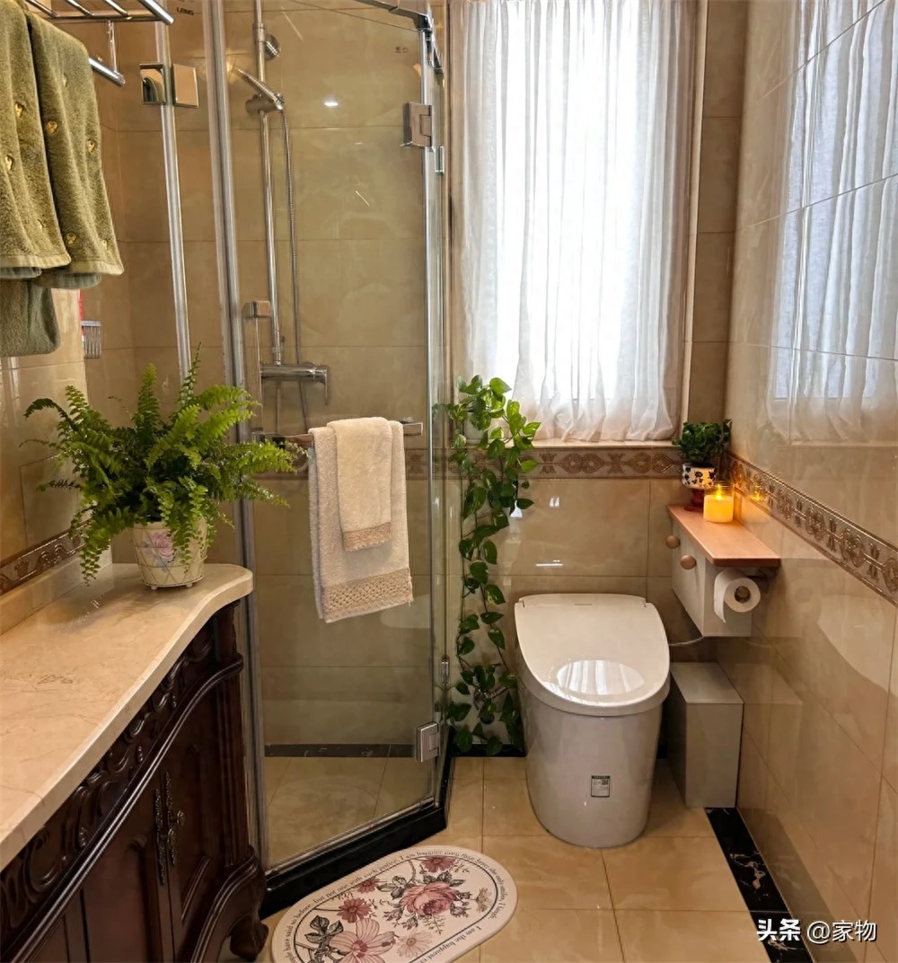 8 năm không mốc, không ố: Cách người phụ nữ trung niên giữ phòng tắm 5m² sạch như mới - Hình 1