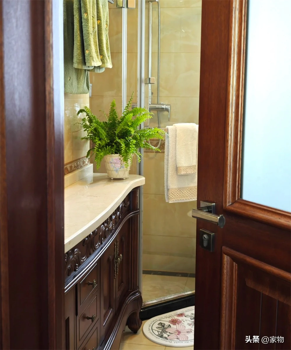 8 năm không mốc, không ố: Cách người phụ nữ trung niên giữ phòng tắm 5m² sạch như mới - Hình 2