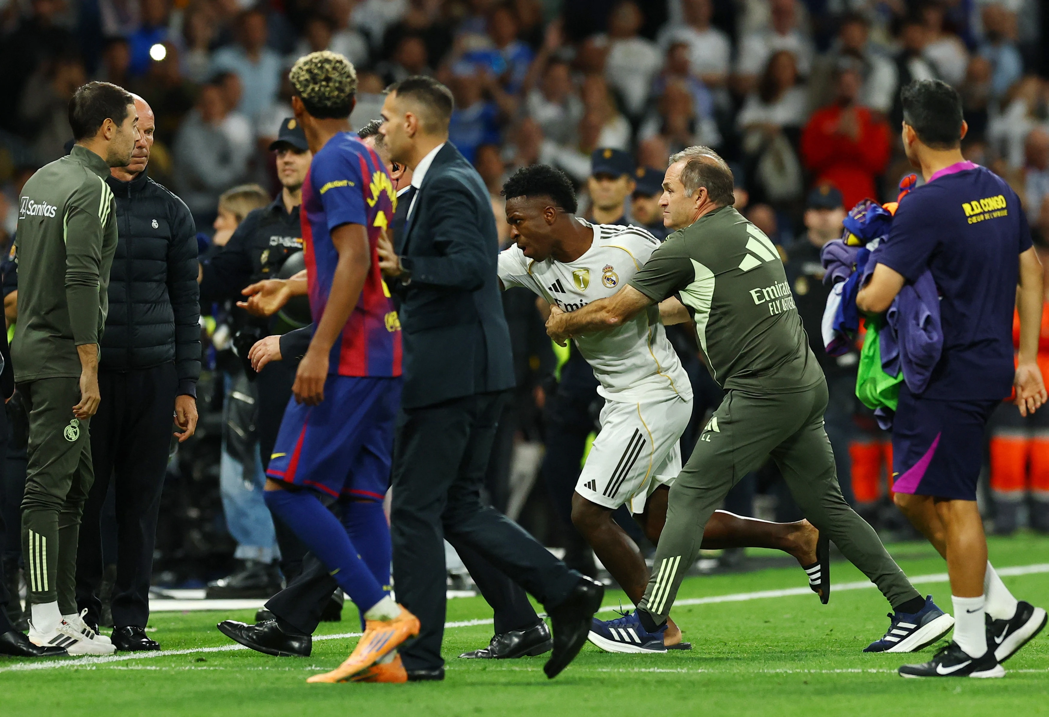 Lamine Yamal khiến Vinicius Jr nổi cơn thịnh nộ - Hình 4