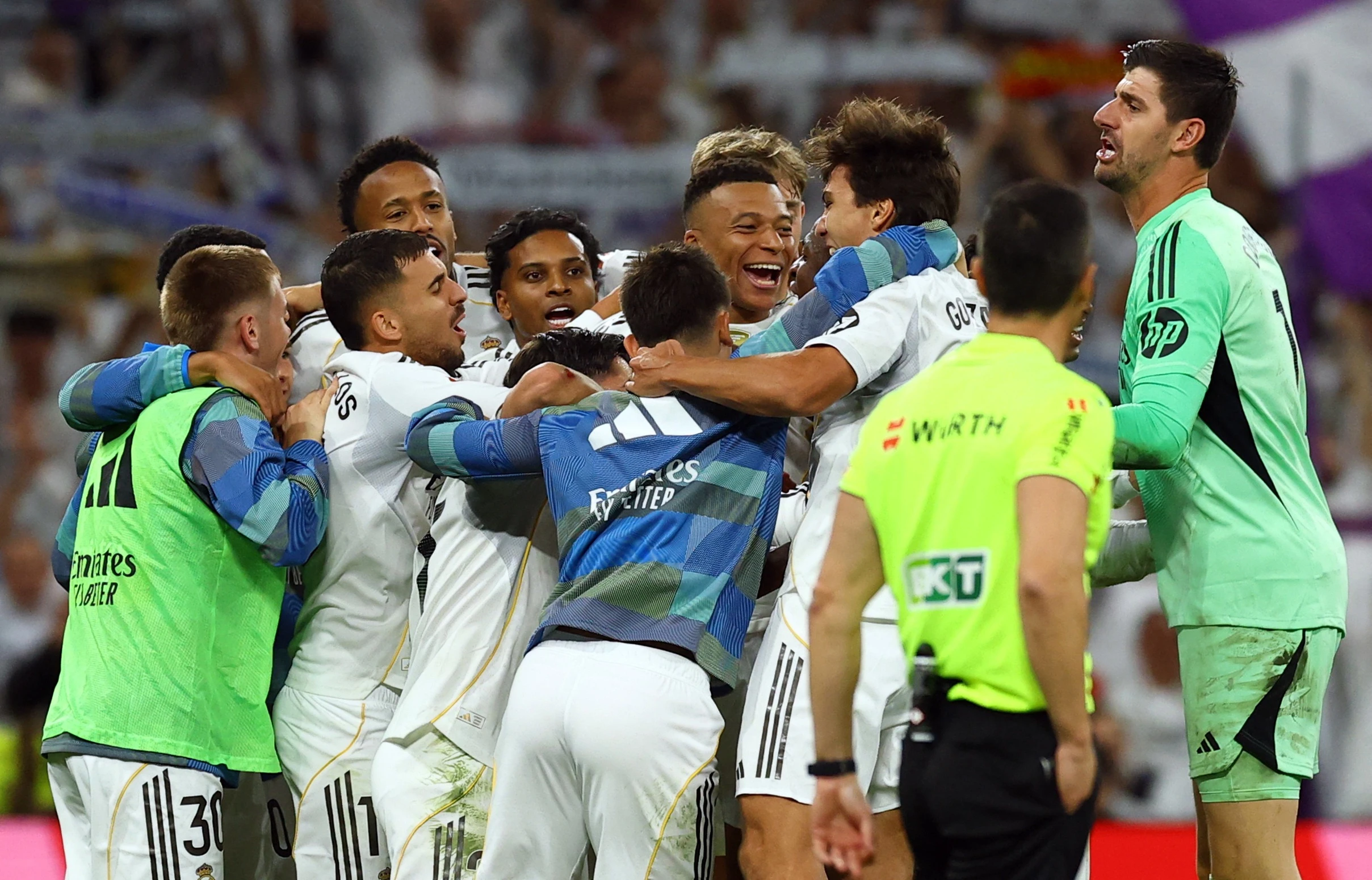 Lamine Yamal khiến Vinicius Jr nổi cơn thịnh nộ - Hình 1