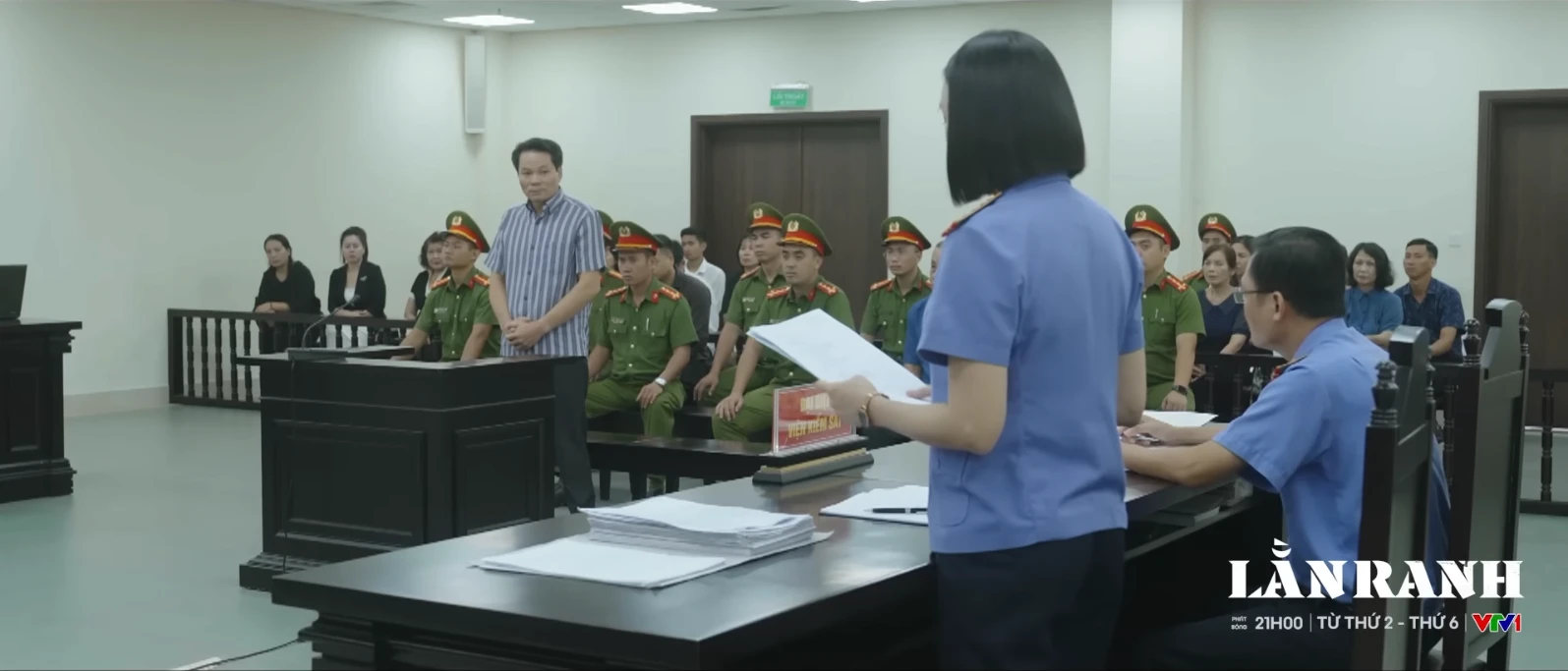 Lằn ranh - Tập 1: Ông Sách nhắc nhở vợ vì nghe lời ong tiếng ve - Hình 7
