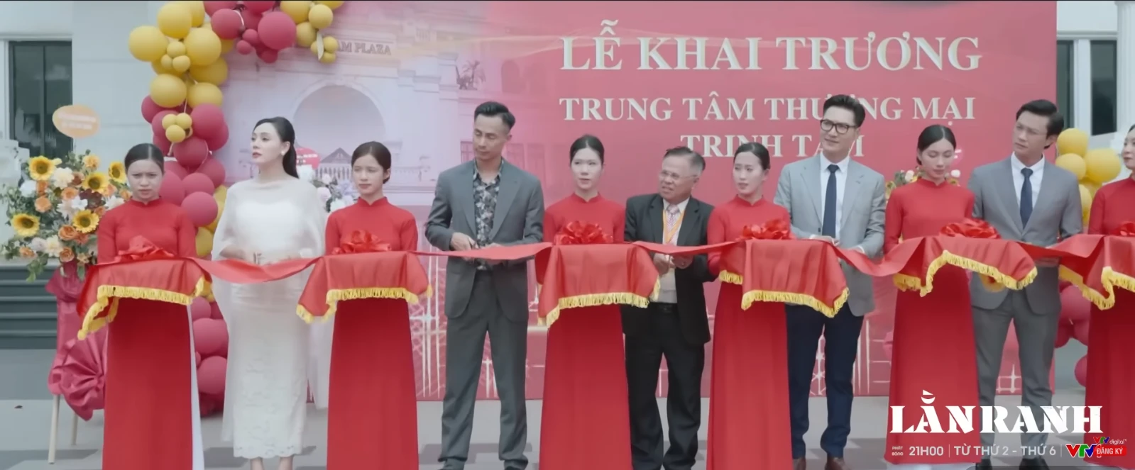 Lằn ranh - Tập 1: Ông Sách nhắc nhở vợ vì nghe lời ong tiếng ve - Hình 5