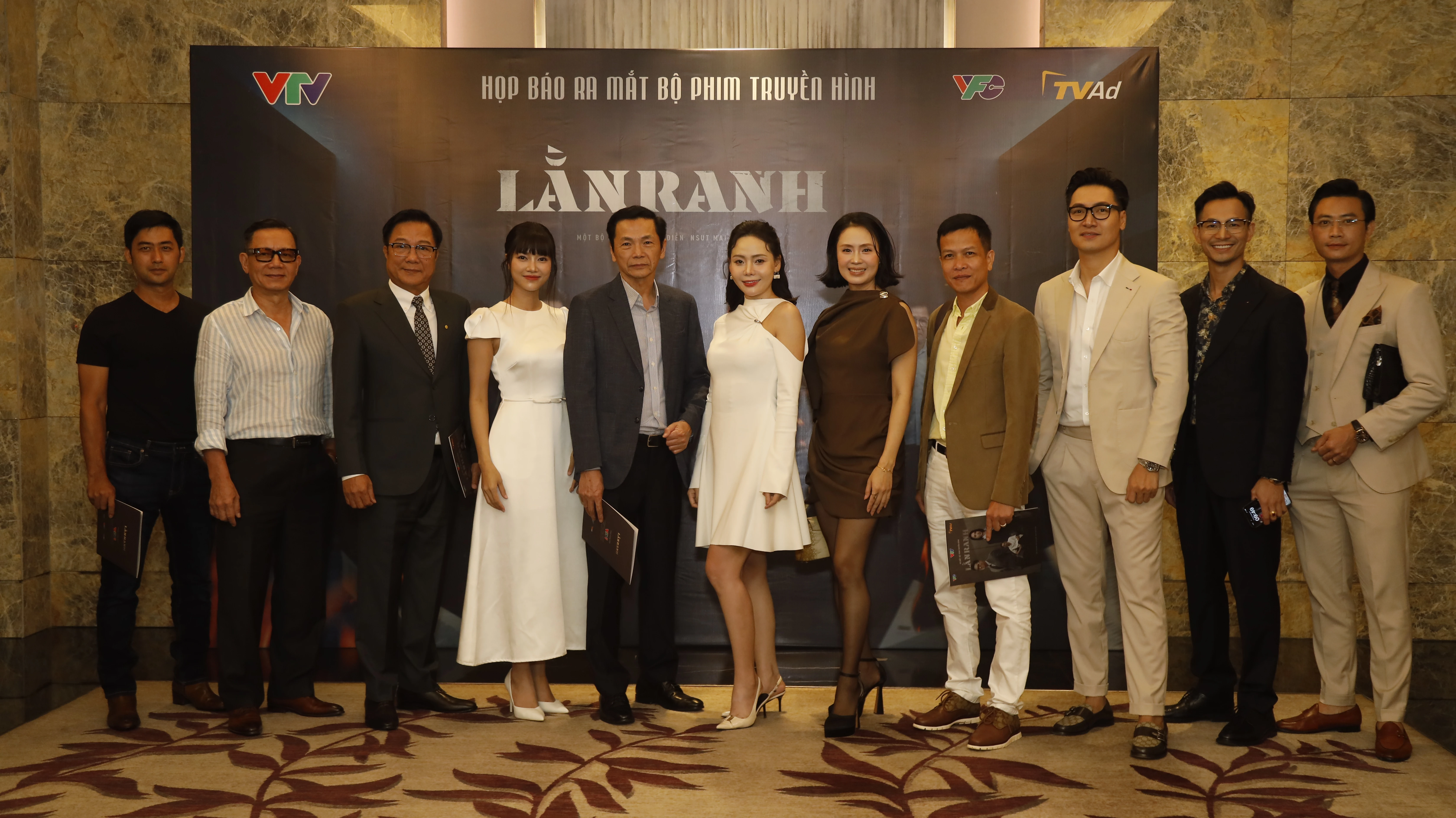 Lằn ranh: Thoát khỏi khuôn mẫu mặc định của dòng phim chính luận - Hình 1