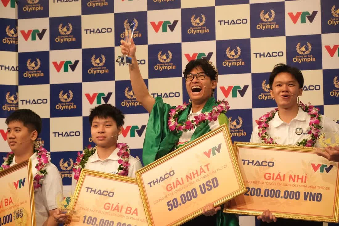 MC Khánh Vy chiếm trọn spotlight Chung kết Olympia 2025, học vấn siêu khủng - Hình 2