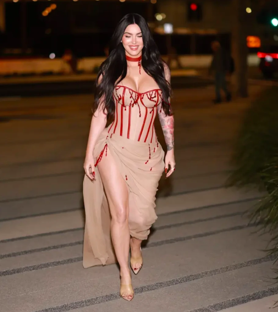 Megan Fox khoe sắc vóc bốc lửa sau khi sinh con thứ 4 - Hình 1
