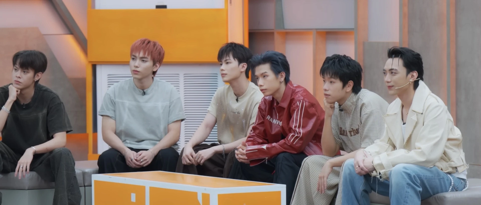 SOOBIN xấu hổ trước các chuyên gia Hàn Quốc - Hình 3