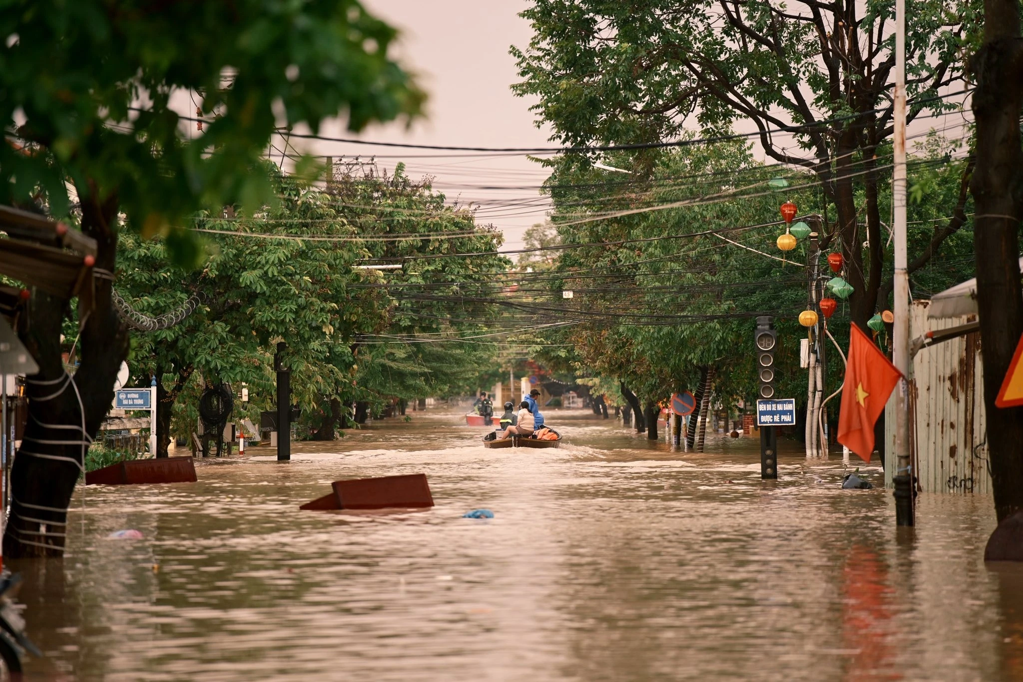 Cảnh lũ lịch sử bủa vây Huế, Đà Nẵng, Hội An - Hình 5
