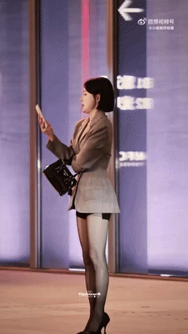 Đây là người thật hay là AI: Eo mỏng như giấy A4, chân dài vô cùng tận, bao nhiêu cái đẹp dồn hết vào 1 người - Hình 2