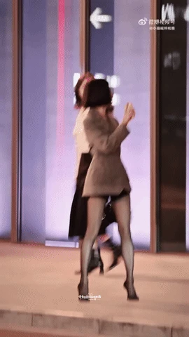 Đây là người thật hay là AI: Eo mỏng như giấy A4, chân dài vô cùng tận, bao nhiêu cái đẹp dồn hết vào 1 người - Hình 1