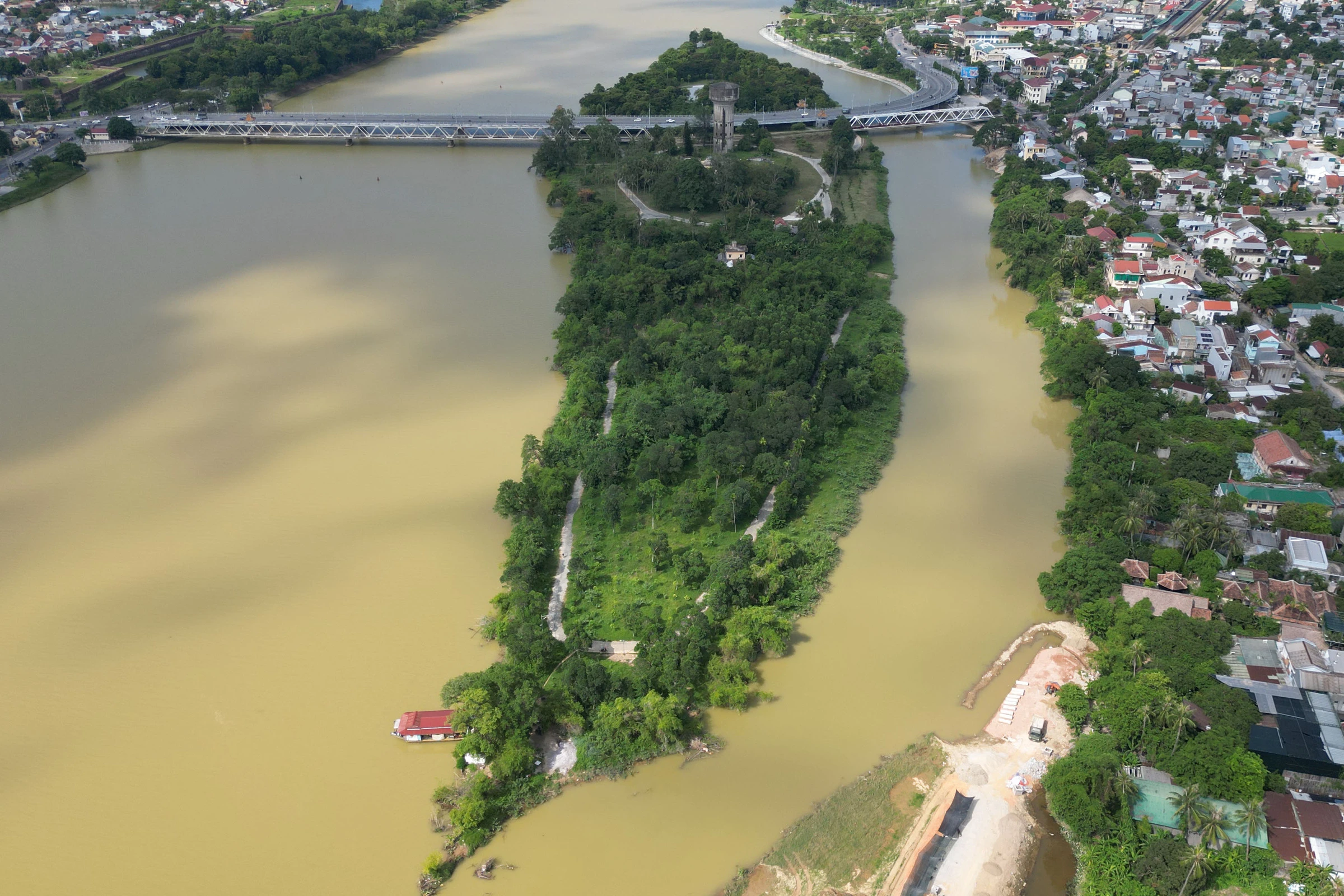 Huế chìm trong lũ - Hình 11