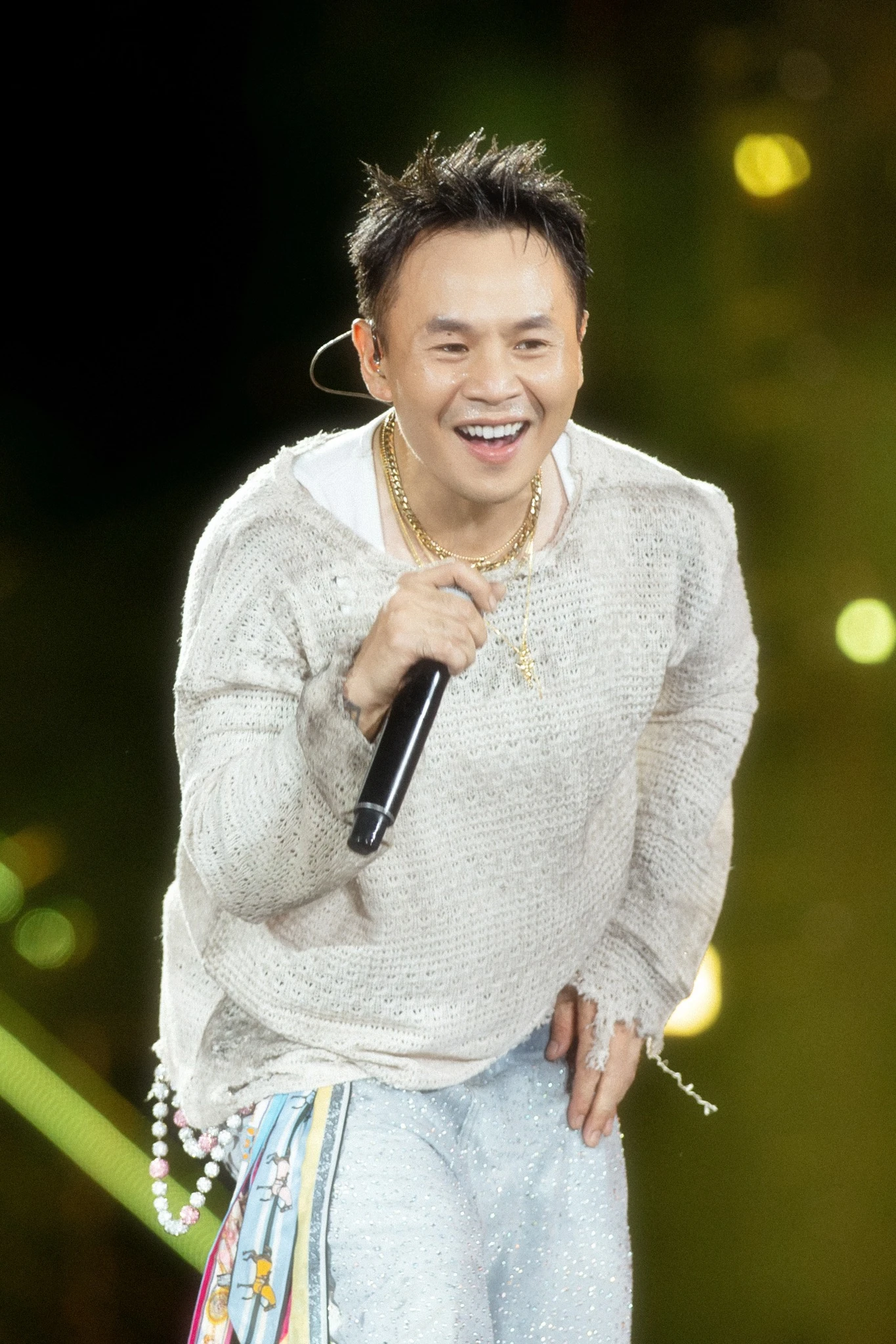 Loạt MV ăn chơi của Binz bay màu, đại diện lên tiếng - Hình 3