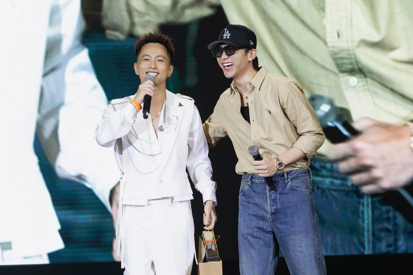 Thêm nhiều ca sĩ âm thầm xóa loạt ca khúc nhạy cảm sau lệnh cấm ở TPHCM - Hình 4