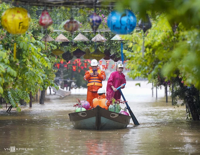 9 người chết, 5 người mất tích do lũ miền Trung - Hình 1