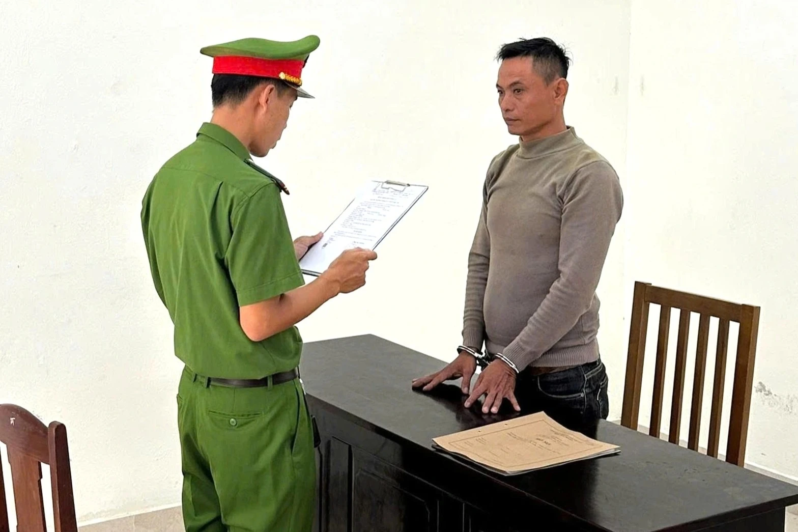 Dùng hình ảnh nhạy cảm tống tiền người tình cũ 100 triệu đồng - Hình 1