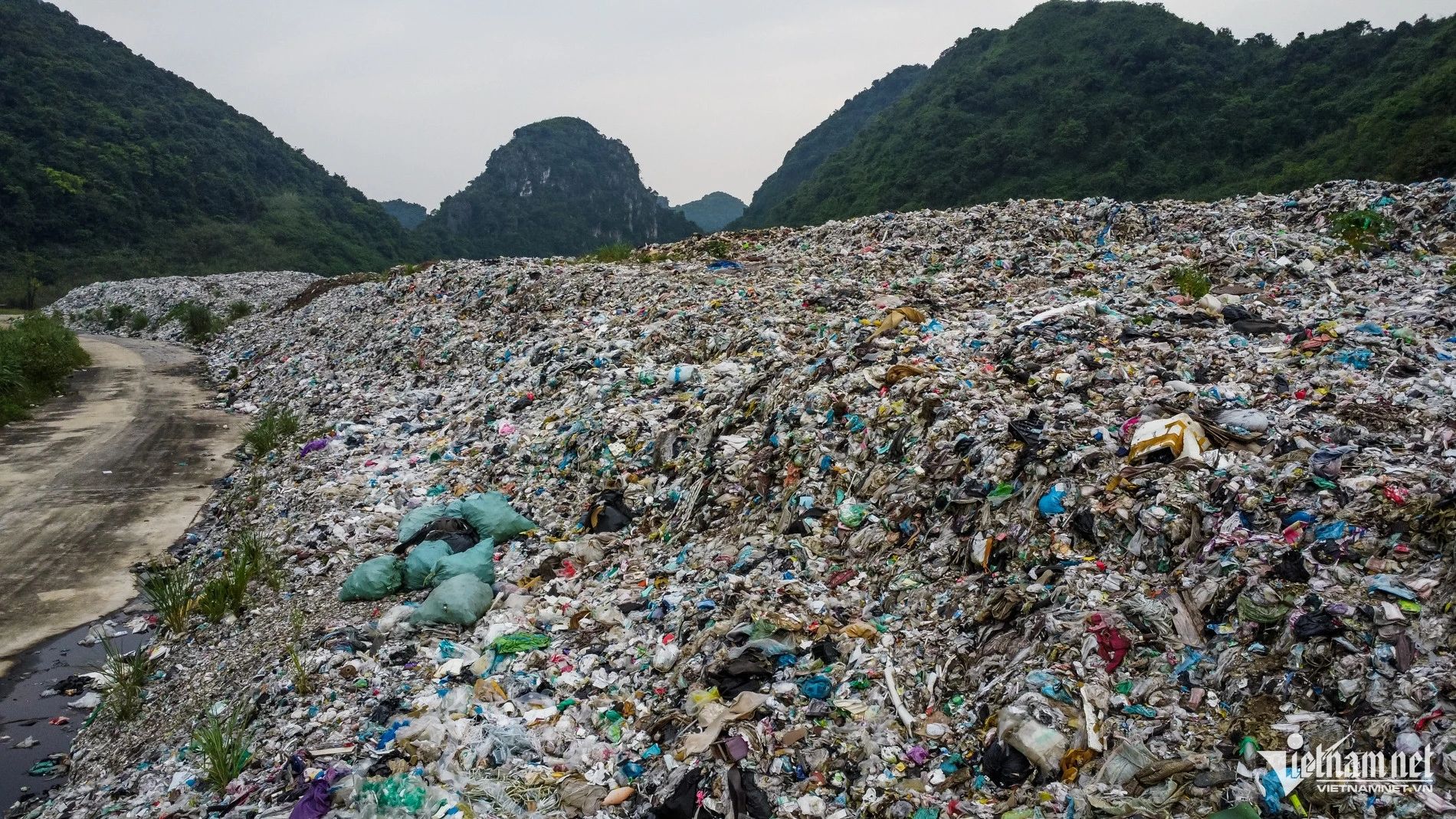 Hiện trạng thung lũng ám ảnh tại Ninh Bình sau khi Phó Chủ tịch tỉnh đi kiểm tra - Hình 3