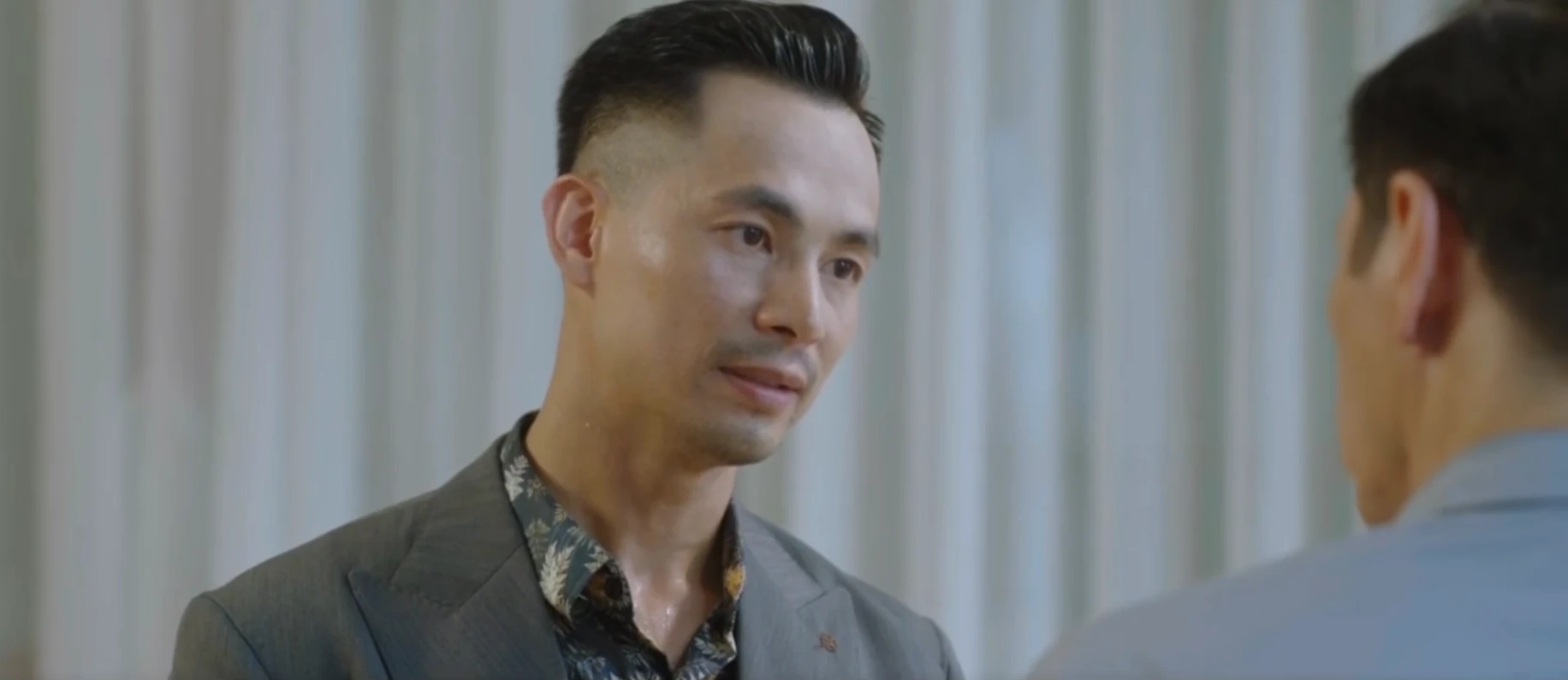 Lằn ranh - Tập 1: Triển bị nhắc vì quá gần gũi với doanh nghiệp - Hình 6