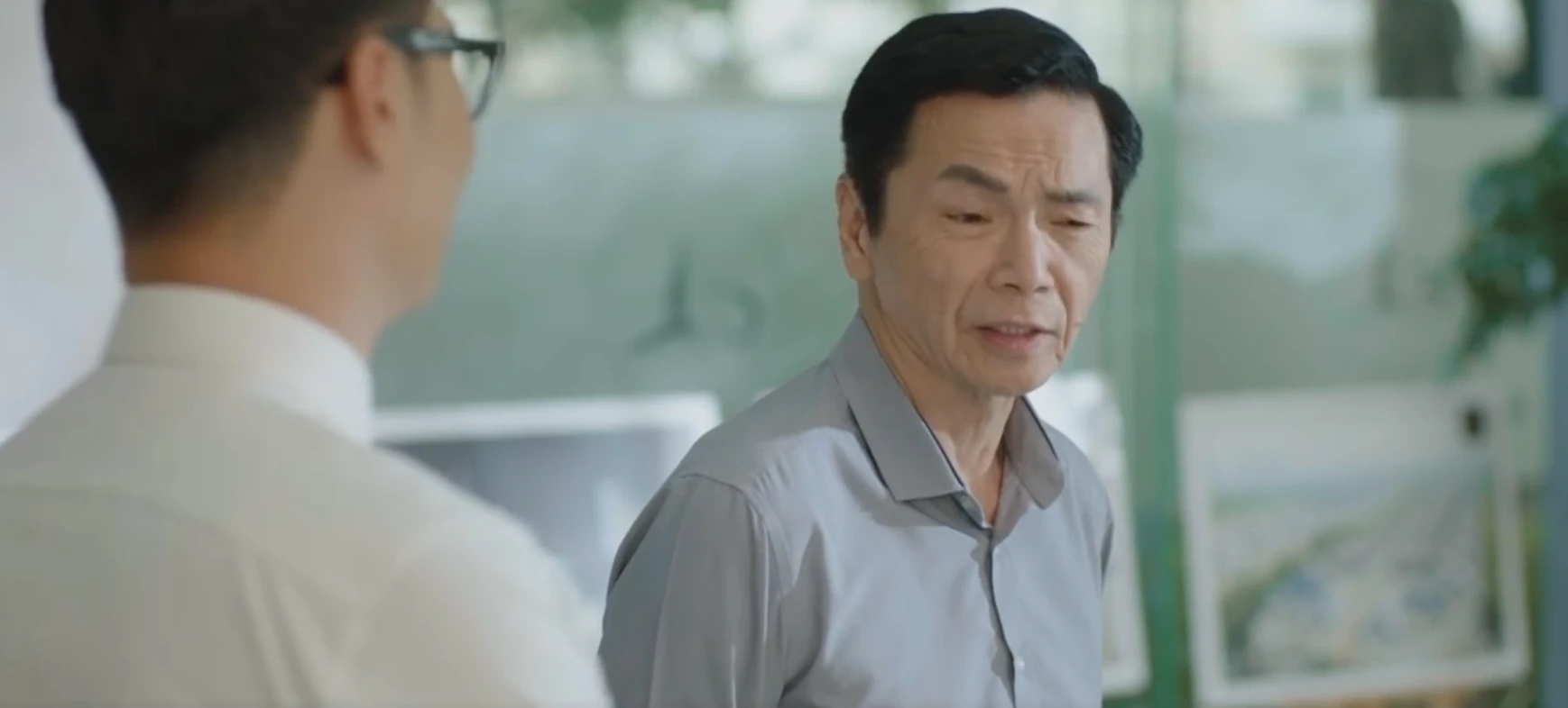 Lằn ranh - Tập 1: Triển bị nhắc vì quá gần gũi với doanh nghiệp - Hình 3