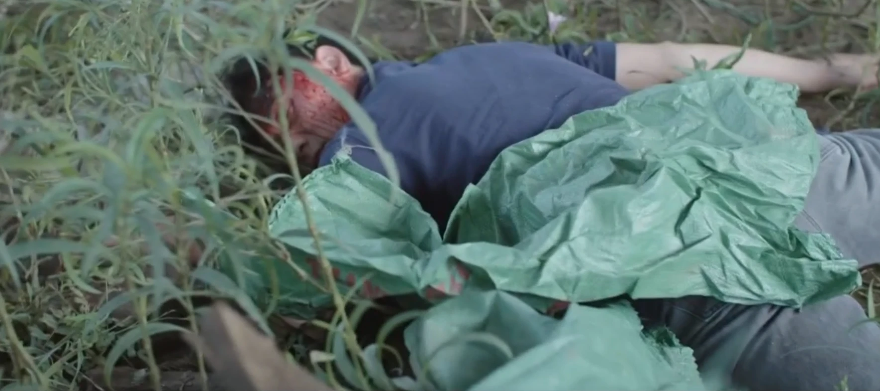 Lằn ranh - Tập 1: Triển bị nhắc vì quá gần gũi với doanh nghiệp - Hình 12