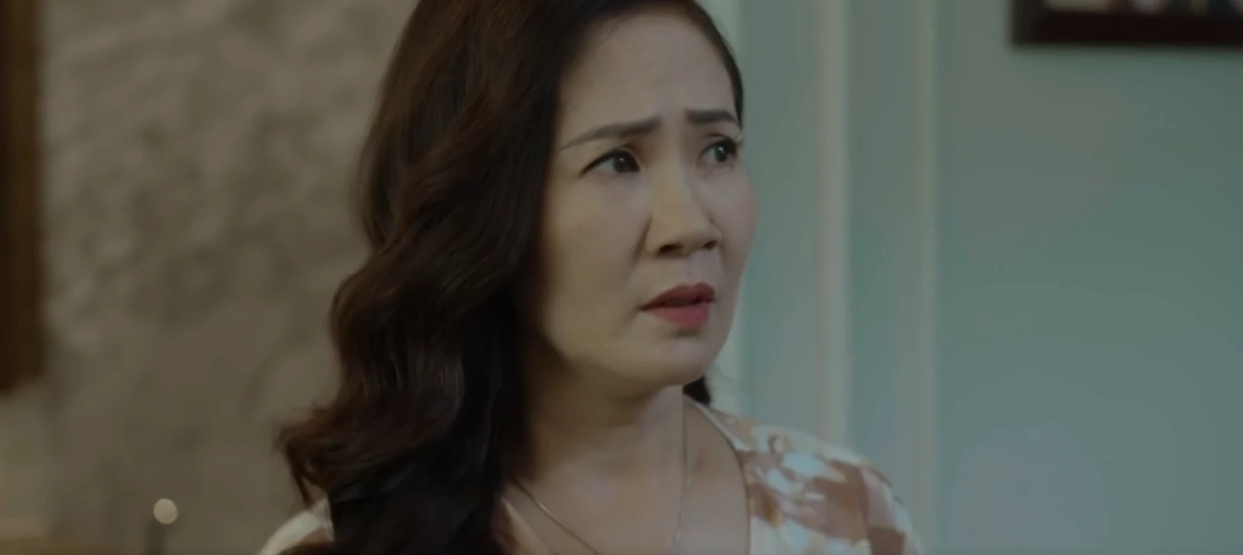 Lằn ranh - Tập 1: Triển bị nhắc vì quá gần gũi với doanh nghiệp - Hình 2