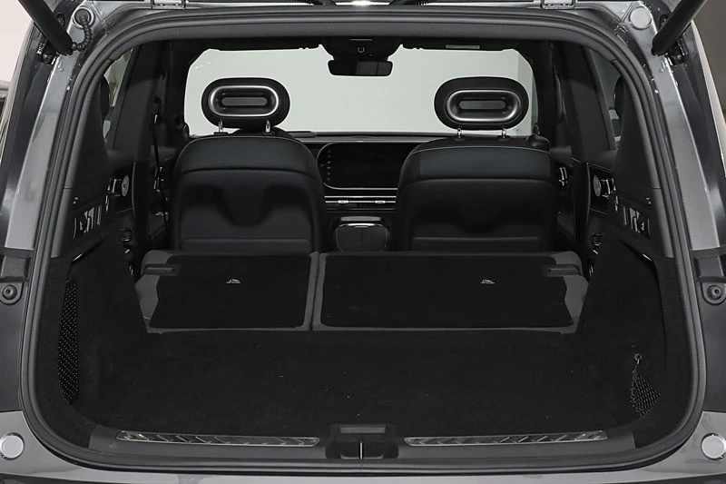 Thương hiệu con của Mercedes-Benz ra mắt SUV mạnh 435 mã lực, giá hơn 700 triệu đồng - Hình 11