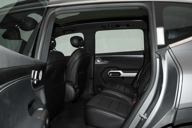 Thương hiệu con của Mercedes-Benz ra mắt SUV mạnh 435 mã lực, giá hơn 700 triệu đồng - Hình 9